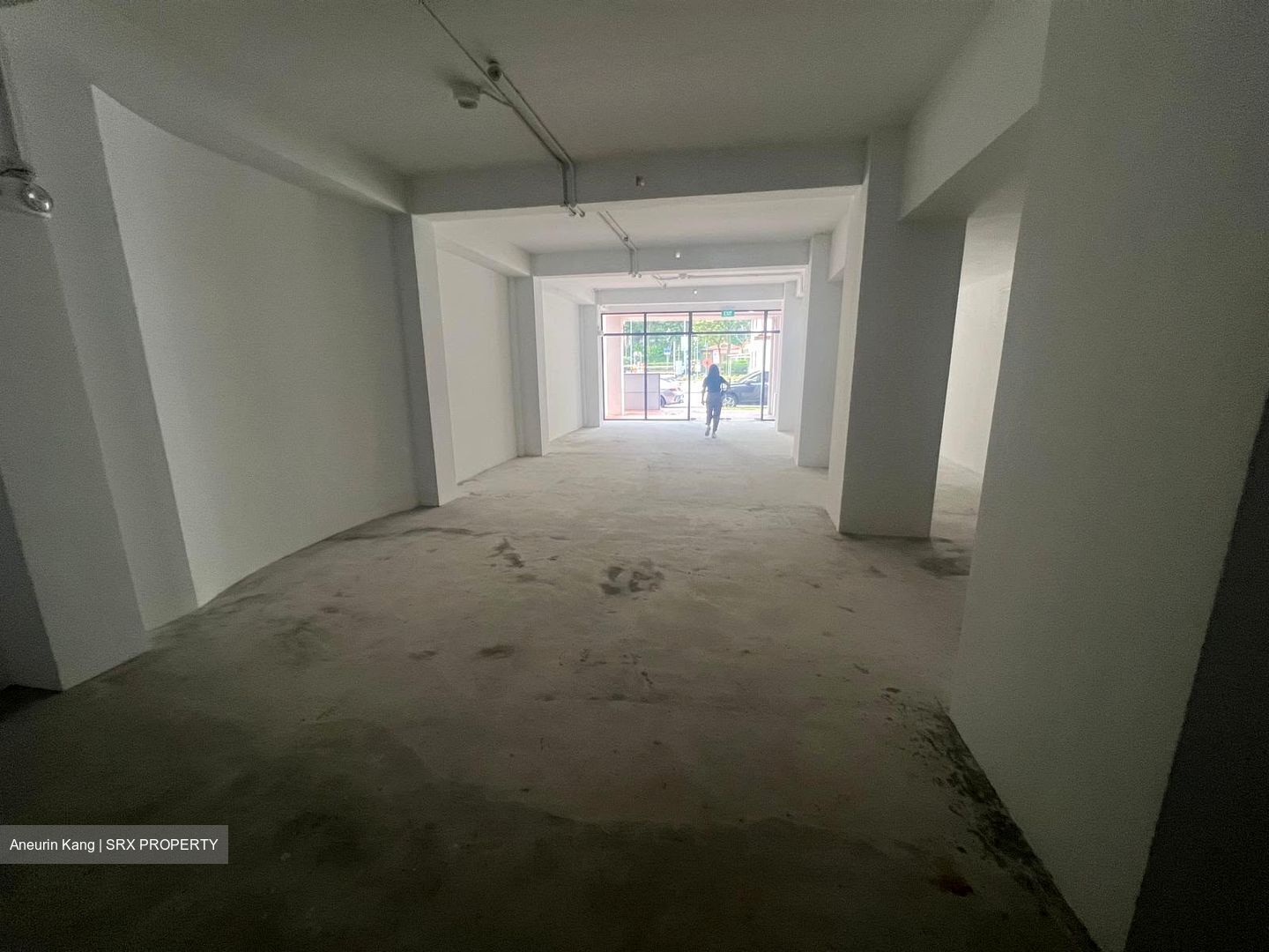 North Canal Road (D1), Retail #567693511